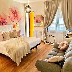 Villa Greta Hotel Rooms & Suites